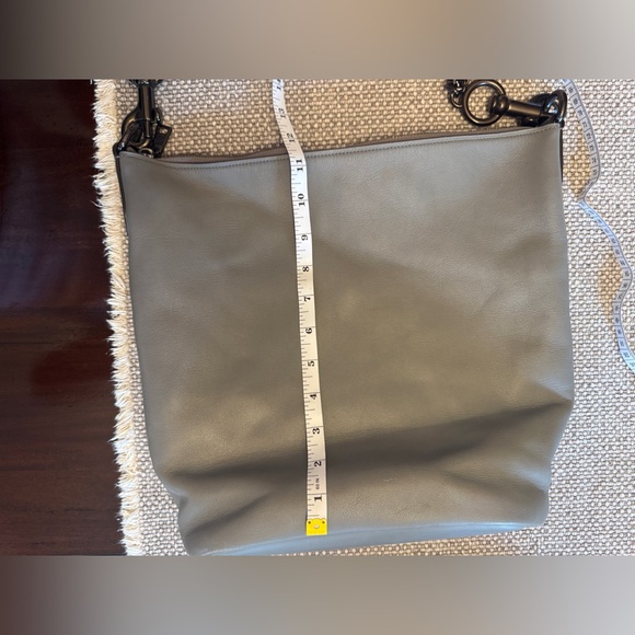 Coach Signature Chain Duffle - Picture 10 of 16